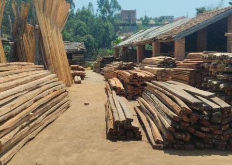 Planches en Sapin de 4 m à Prix Imbattable