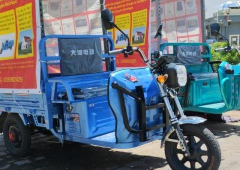 TRICYCLE ÉLECTRIQUE SOLAIRE - 1/3