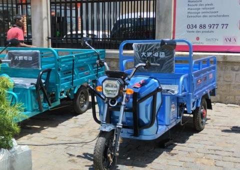 TRICYCLE ÉLECTRIQUE SOLAIRE - 3/3